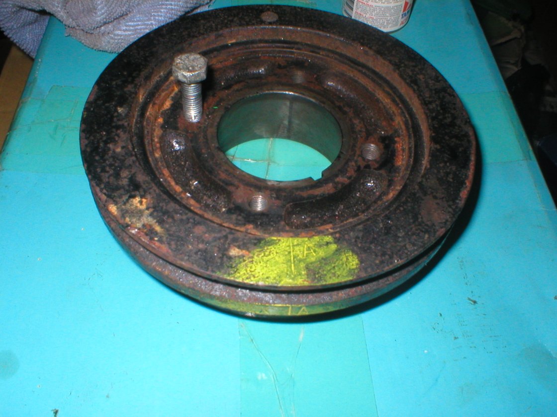 yellow paint shows 1A TDC mark on damper the timining plate has to line up with this to be meaningful.JPG